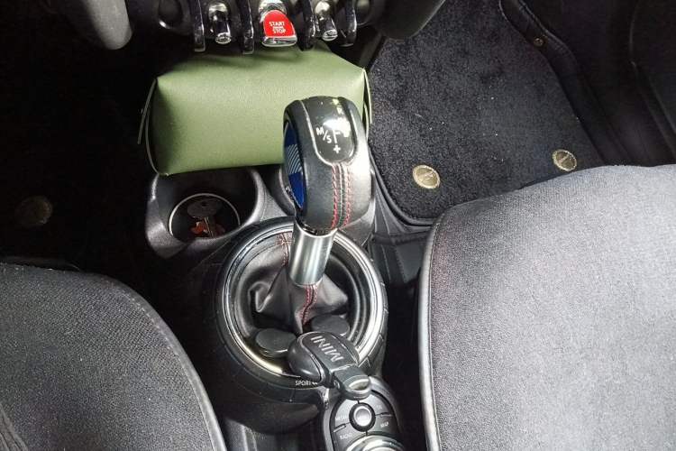 Used MINI 2016 2.0T COOPER S Performance Edition Five-Door Version Gear Lever