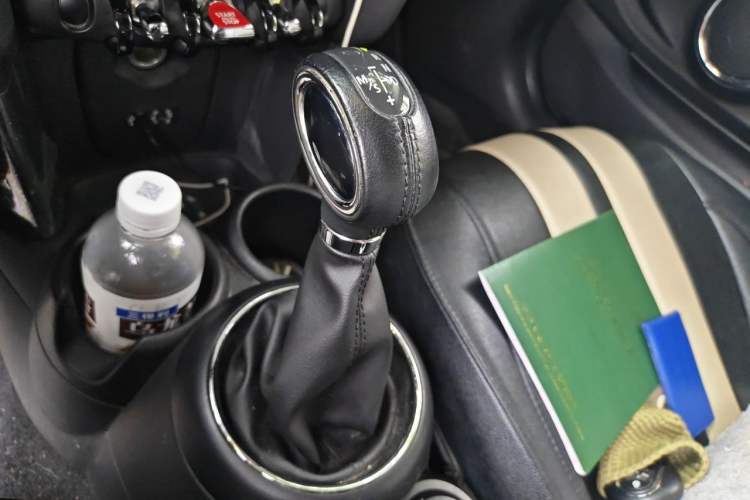 Used MINI 2016 1.2T ONE Pioneer Edition Gear Lever