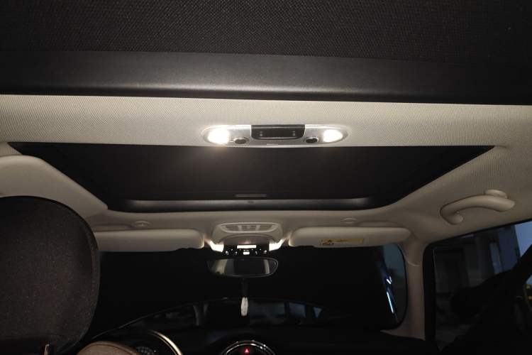 Used MINI 2016 1.5T COOPER Five-Door Edition Headliner