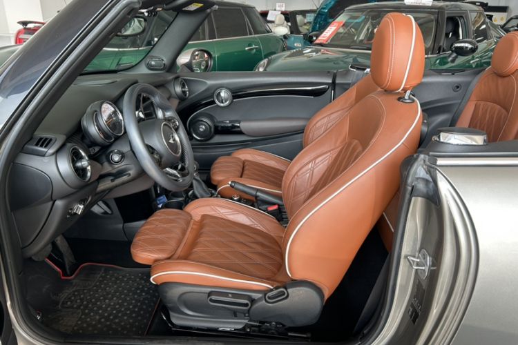 Used MINI 2016 1.5T COOPER CABRIO Interior 2