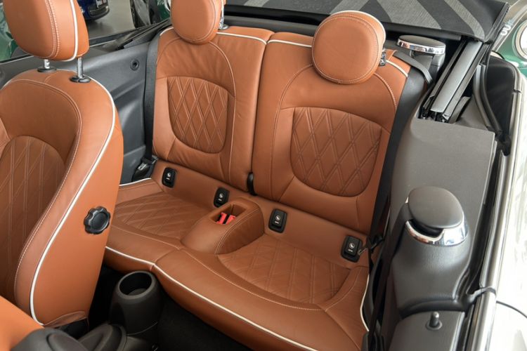 Used MINI 2016 1.5T COOPER CABRIO Interior 3