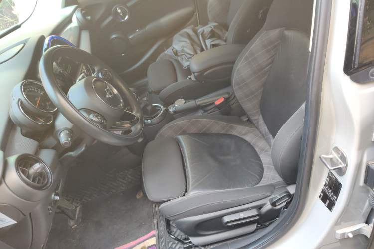 Used MINI 2016 1.5T COOPER Pioneer Edition Five-Door Model Left Front Seat