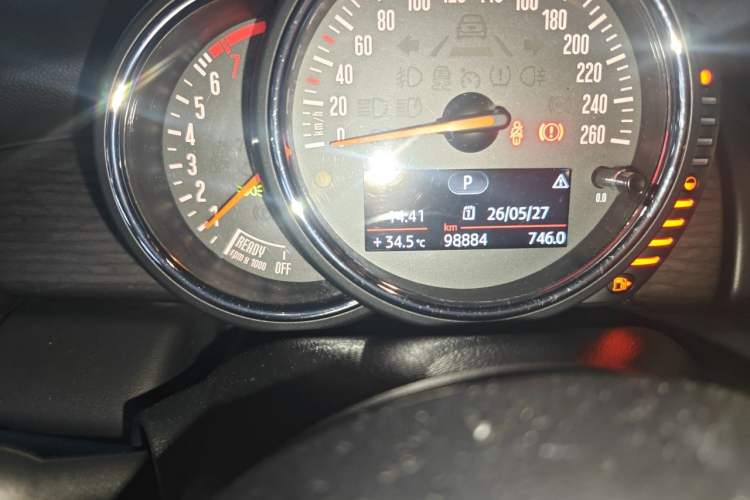 Used MINI 2016 1.5T COOPER Avant-Garde Odometer Close Up