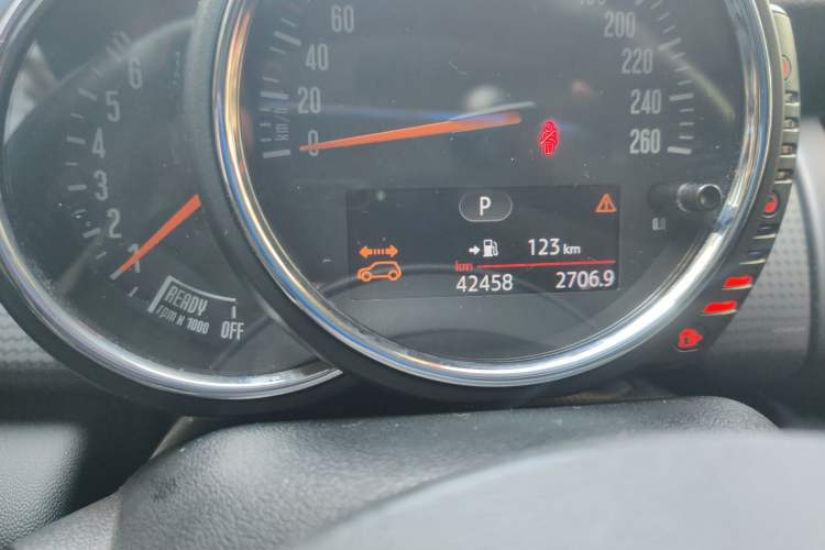 Used MINI 2016 1.5T COOPER Pioneer Edition Five-Door Model Odometer Close Up