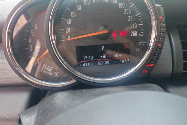 Used MINI 2016 1.5T COOPER Odometer Close Up