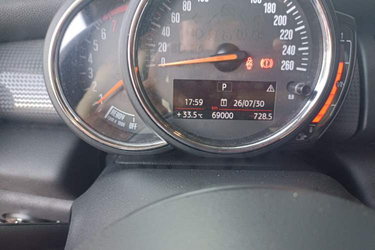 Used MINI 2016 1.5T COOPER Odometer Close Up
