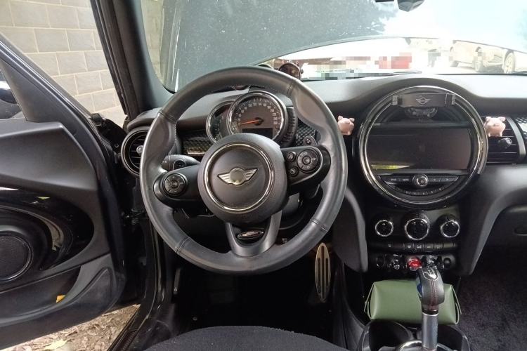 Used MINI 2016 2.0T COOPER S Performance Edition Five-Door Version Steering Wheel