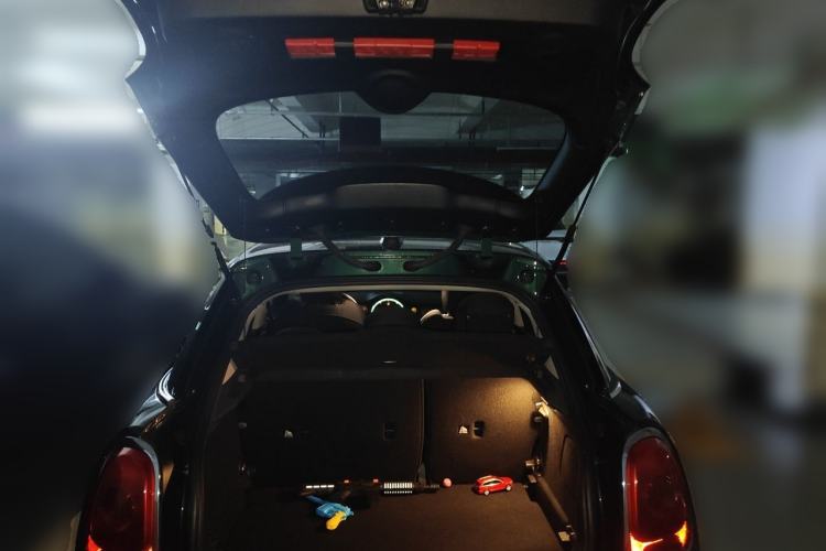 Used MINI 2016 1.5T COOPER Five-Door Edition Trunk