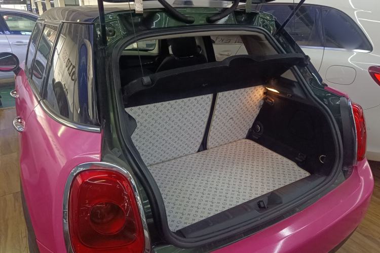 Used MINI 2016 1.5T COOPER Five-Door Edition Trunk
