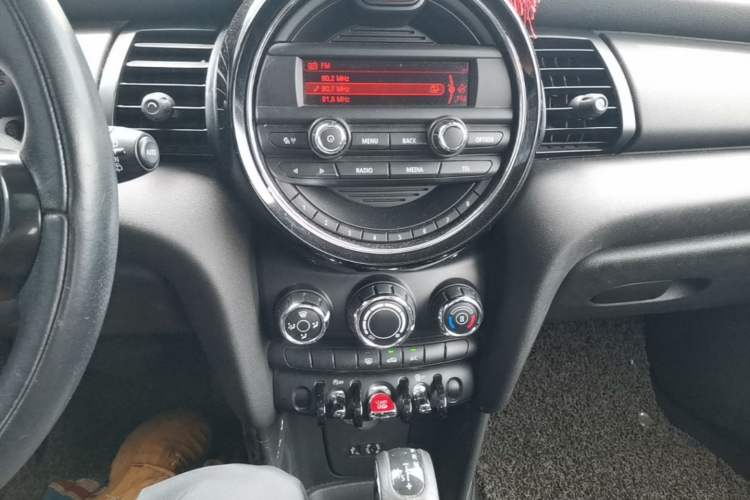 Used MINI 2016 1.2T ONE Pioneer Edition Audio And AC Panel
