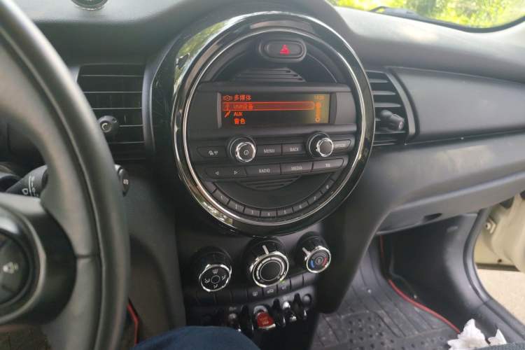 Used MINI 2016 1.2T ONE Pioneer Edition Five-Door Version Audio And AC Panel