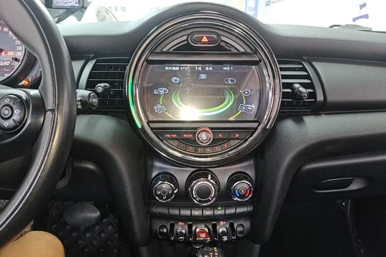 Used MINI 2016 1.2T ONE Pioneer Edition Audio And AC Panel