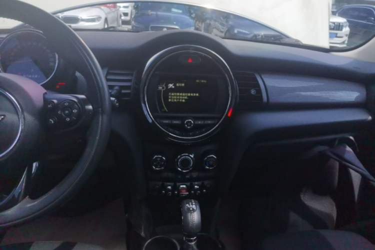 Used MINI 2016 1.5T COOPER Five-Door Edition Audio And AC Panel