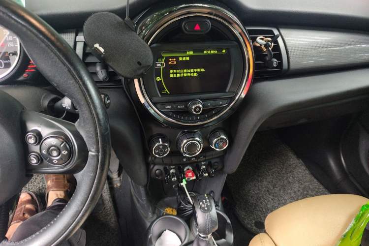 Used MINI 2016 1.5T COOPER Five-Door Edition Audio And AC Panel