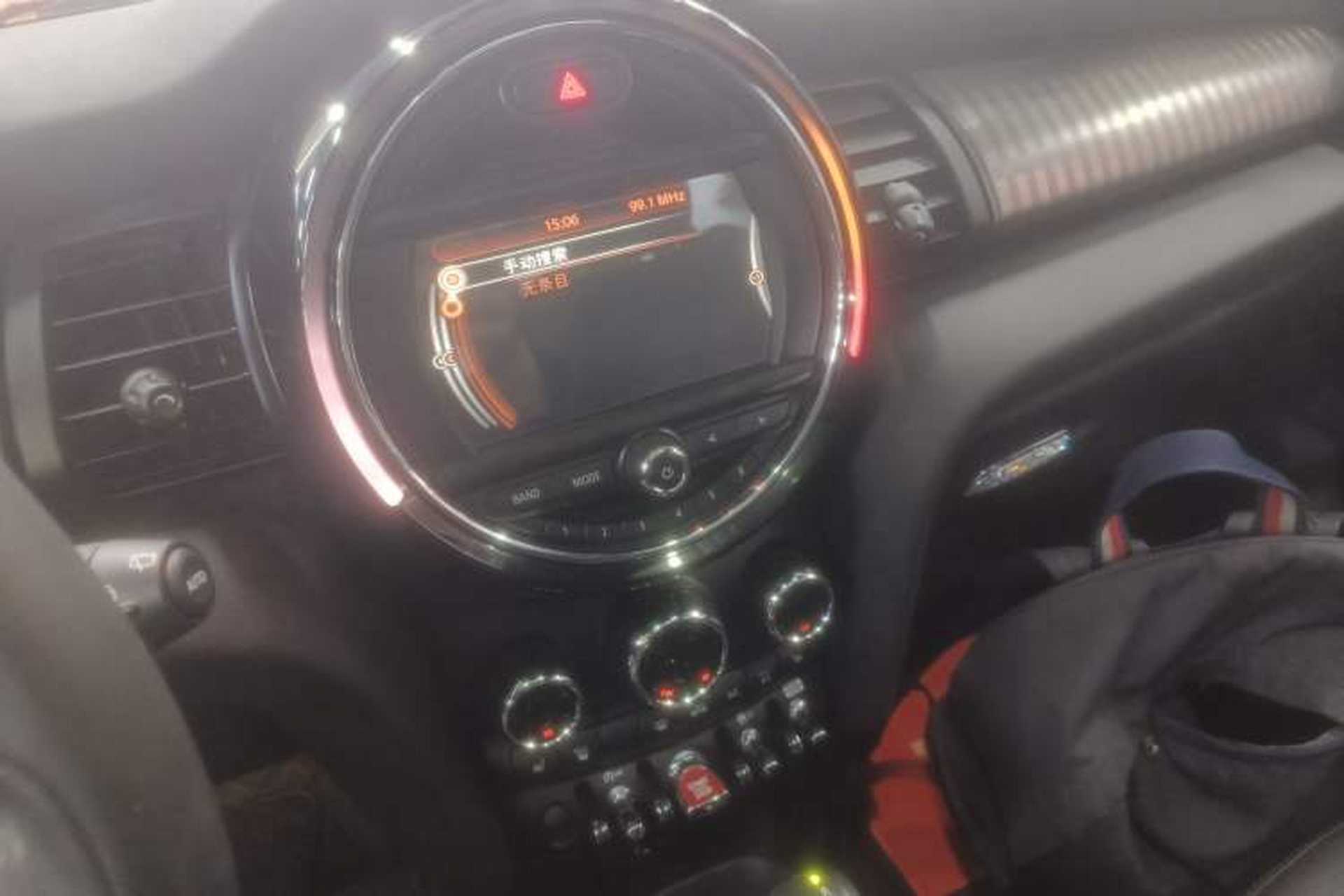 Used MINI 2016 1.5T COOPER Performance Edition 5-door version Audio And AC Panel