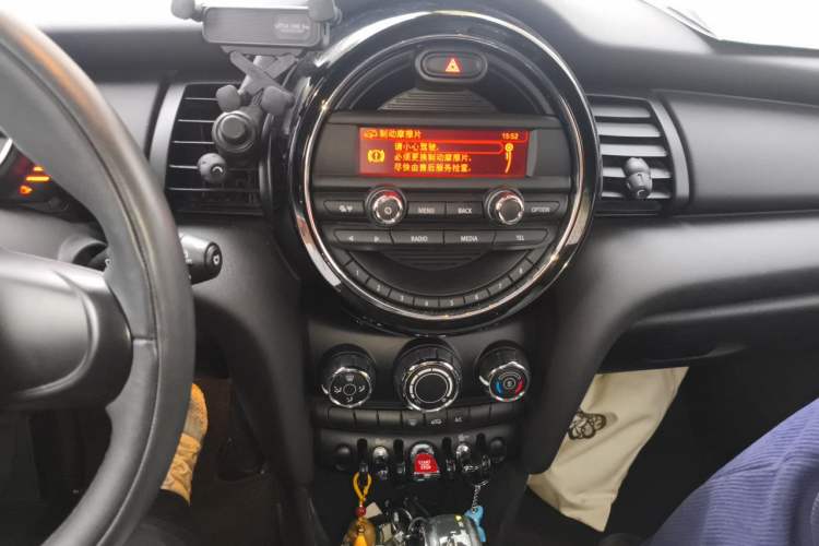 Used MINI 2016 1.2T ONE Five-Door Edition Audio And AC Panel