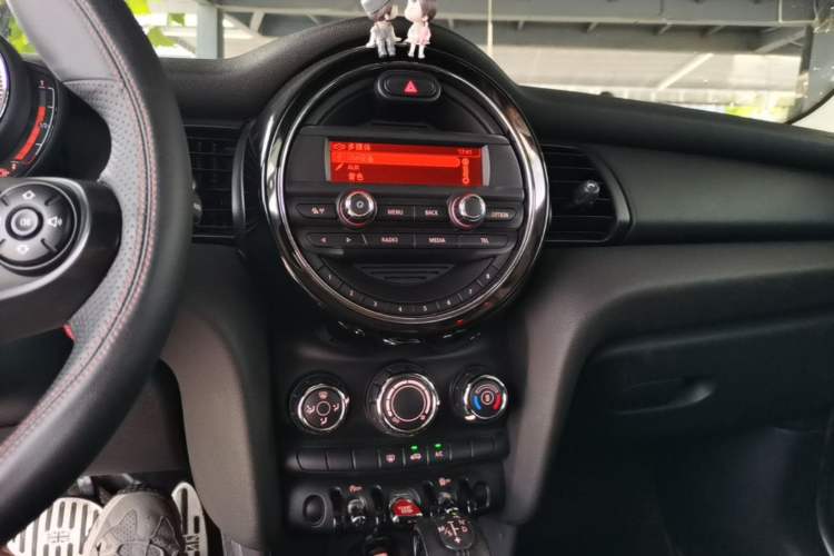 Used MINI 2016 1.2T ONE Pioneer Edition Audio And AC Panel