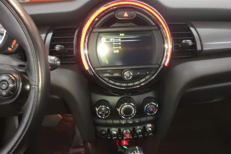 Used MINI 2016 1.5T COOPER Five-Door Edition Audio And AC Panel