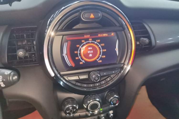 Used MINI 2016 1.5T COOPER Five-Door Edition Audio And AC Panel