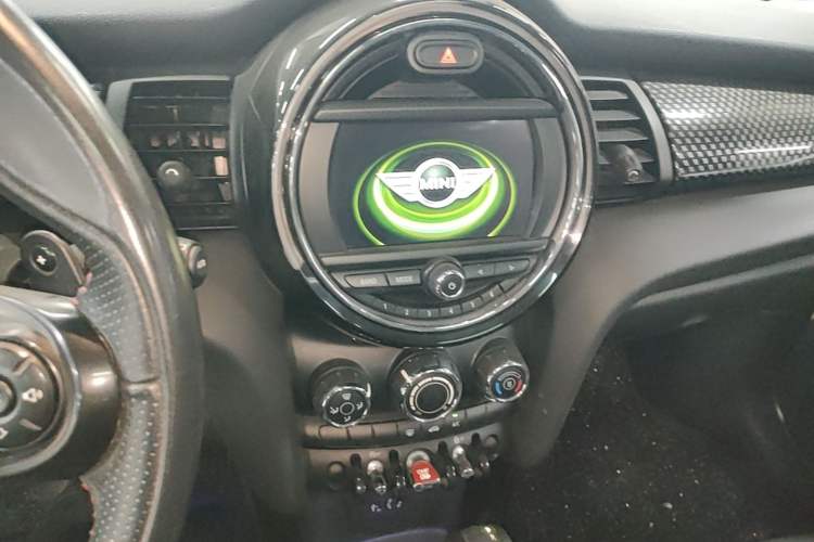 Used MINI 2016 2.0T COOPER S Five-Door Edition Audio And AC Panel