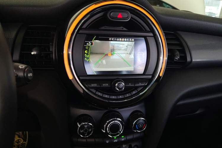 Used MINI 2016 1.5T COOPER Five-Door Edition Audio And AC Panel