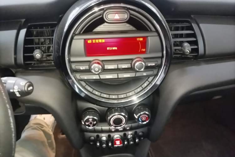 Used MINI 2016 1.2T ONE Pioneer Edition Audio And AC Panel