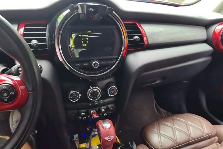 Used MINI 2016 1.5T COOPER Five-Door Edition Audio And AC Panel