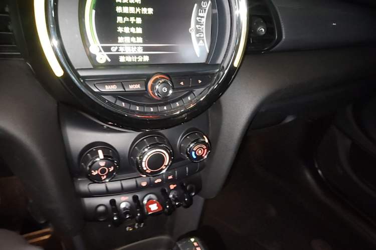 Used MINI 2016 1.5T COOPER Five-Door Edition Audio And AC Panel