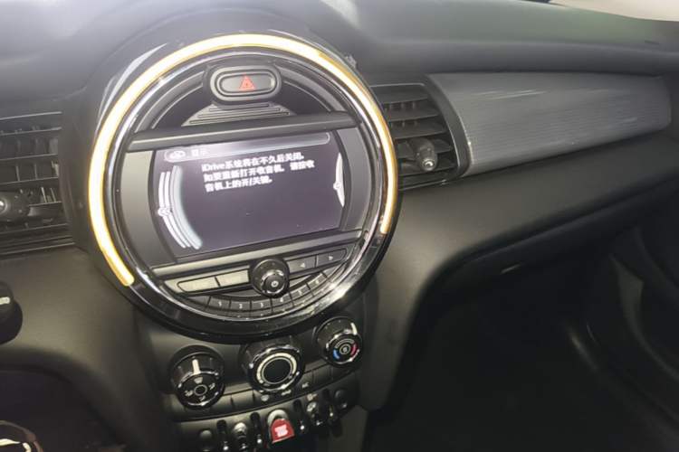 Used MINI 2016 1.5T COOPER Five-Door Edition Audio And AC Panel