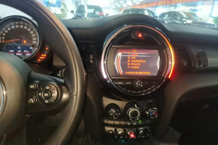 Used MINI 2016 1.5T COOPER Five-Door Edition Audio And AC Panel