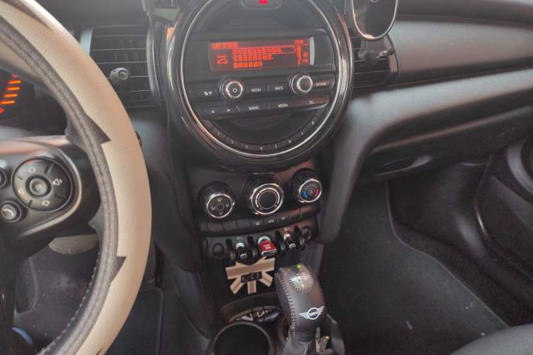 Used MINI 2016 1.2T ONE Pioneer Edition Audio And AC Panel