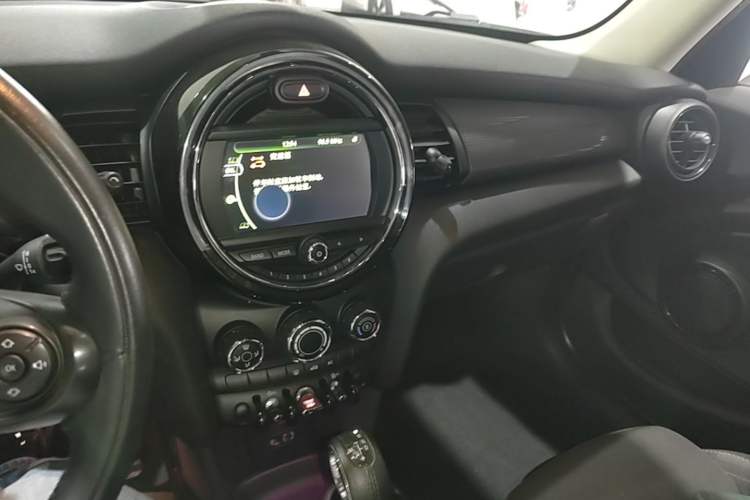 Used MINI 2016 1.5T COOPER Five-Door Edition Audio And AC Panel