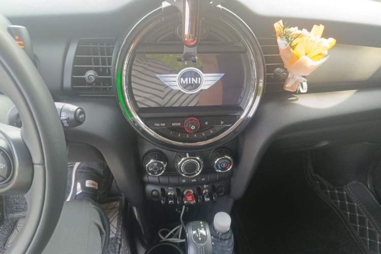 Used MINI 2016 1.2T ONE Pioneer Edition Audio And AC Panel