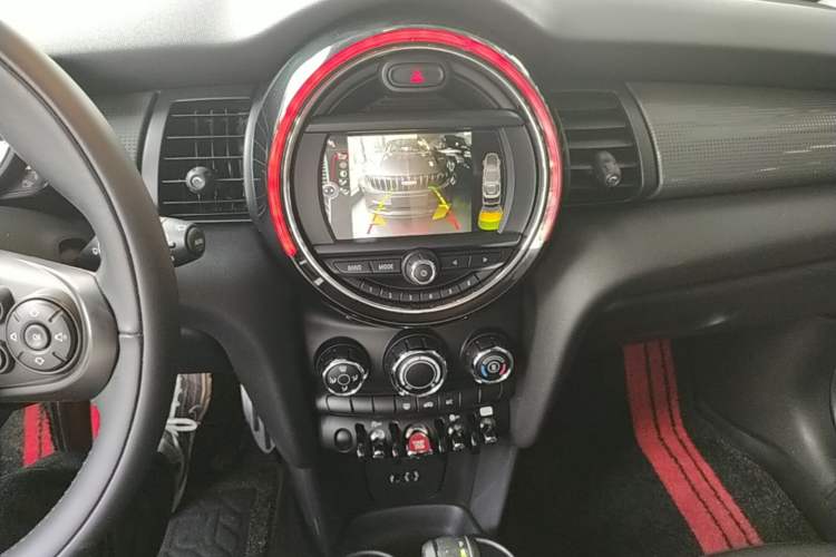 Used MINI 2016 1.5T COOPER Five-Door Edition Audio And AC Panel