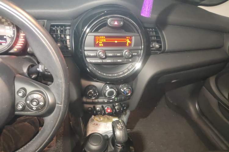 Used MINI 2016 1.2T ONE Pioneer Edition Audio And AC Panel