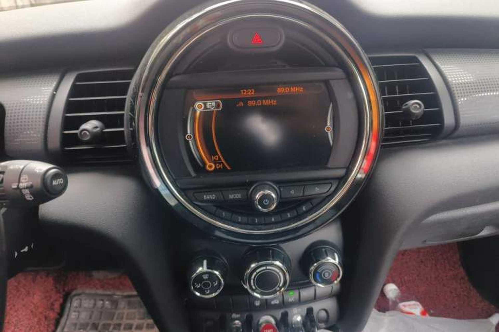 Used MINI 2016 1.5T COOPER Five-Door Edition Audio And AC Panel