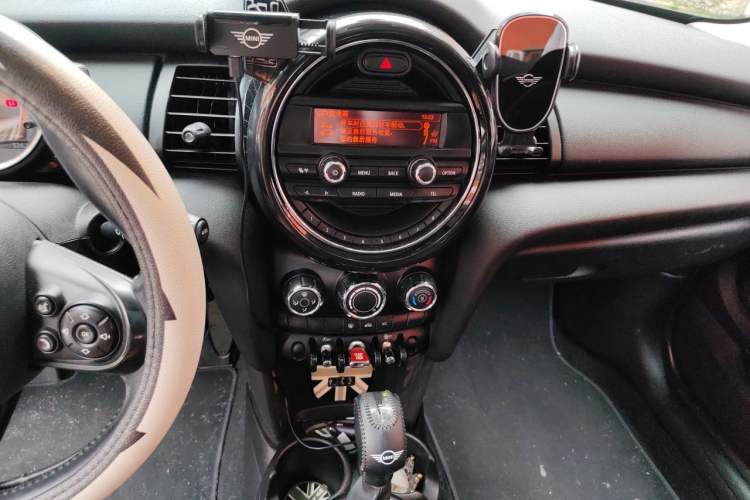 Used MINI 2016 1.2T ONE Pioneer Edition Audio And AC Panel