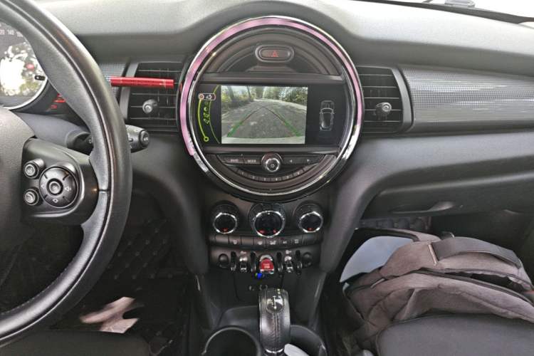 Used MINI 2016 1.5T COOPER Five-Door Edition Audio And AC Panel