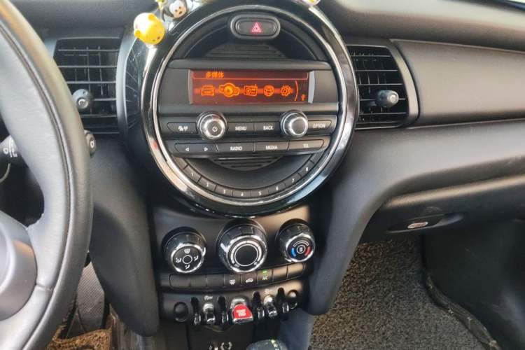 Used MINI 2016 1.2T ONE Five-Door Edition Audio And AC Panel