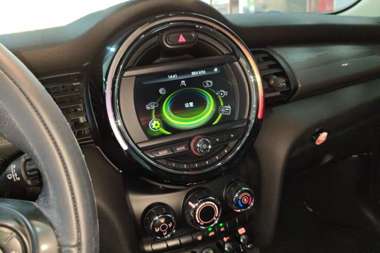 Used MINI 2016 1.5T COOPER Five-Door Edition Audio And AC Panel