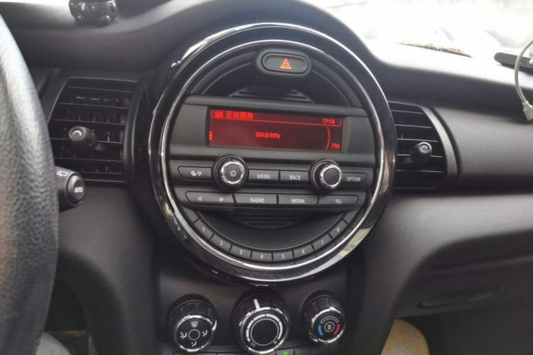 Used MINI 2016 1.2T ONE Pioneer Edition Five-Door Version Audio And AC Panel