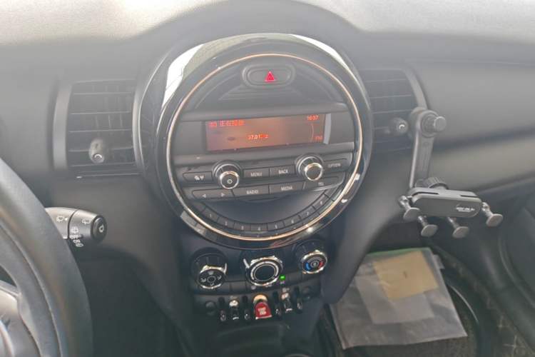 Used MINI 2016 1.2T ONE Audio And AC Panel