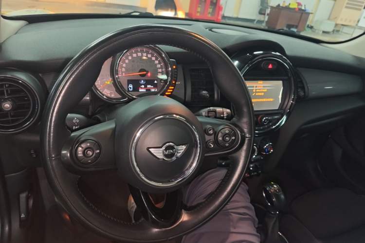 Used MINI 2016 1.5T COOPER Five-Door Edition Center Console