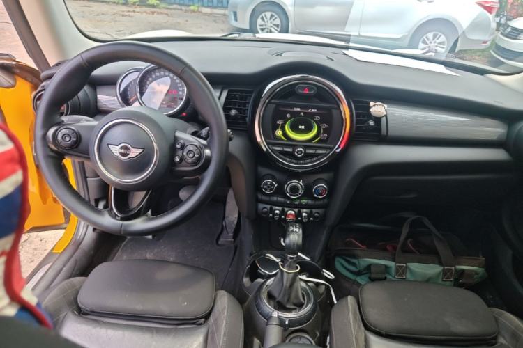 Used MINI 2016 1.5T COOPER Center Console