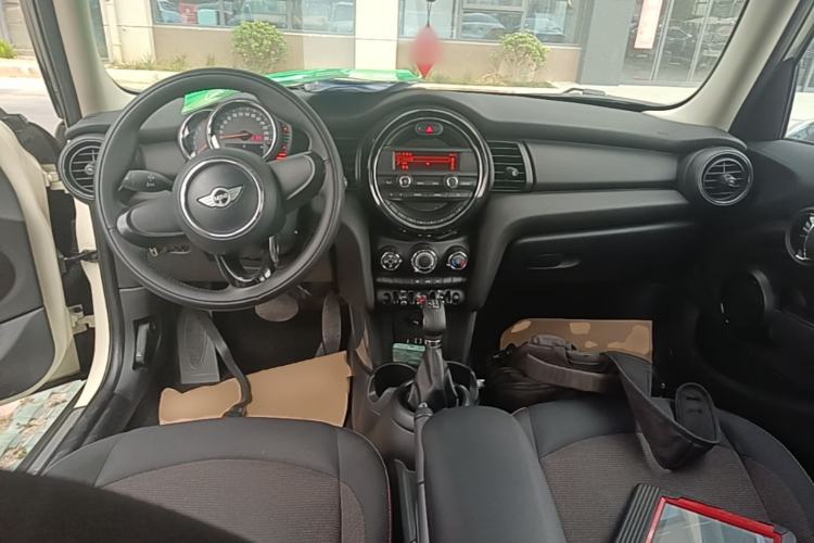 Used MINI 2016 1.2T ONE Five-Door Edition Center Console