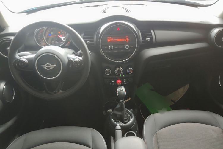 Used MINI 2016 1.2T ONE Pioneer Edition Five-Door Version Center Console