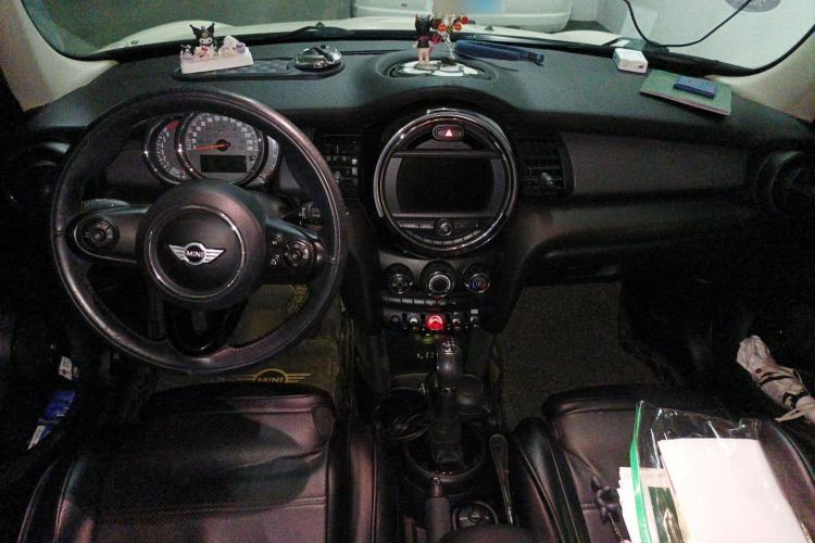Used MINI 2016 1.5T COOPER Five-Door Edition Center Console