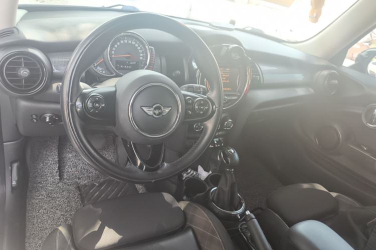 Used MINI 2016 1.5T COOPER Center Console