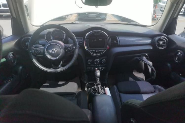 Used MINI 2016 1.5T COOPER Five-Door Edition Center Console