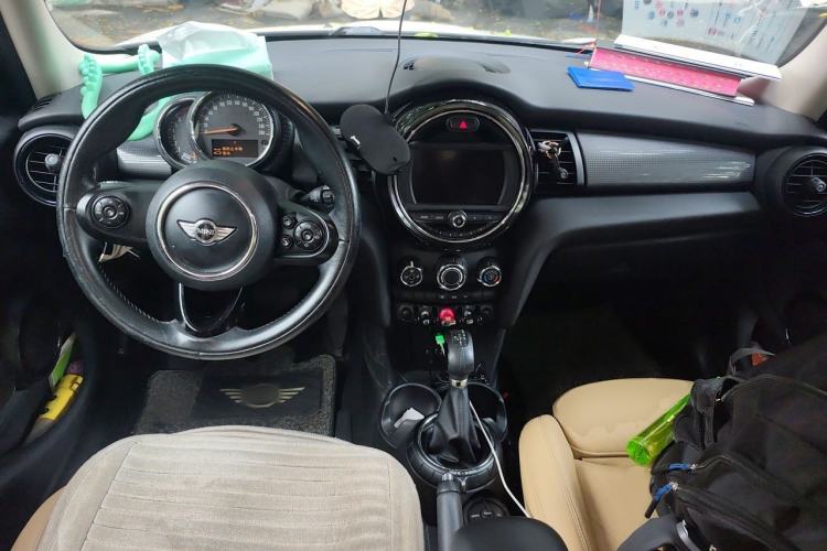 Used MINI 2016 1.5T COOPER Five-Door Edition Center Console